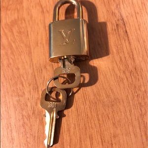 Louis Vuitton Lock &2 Keys #301